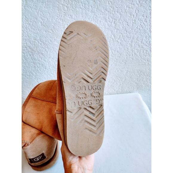 UGG Classic Short Style Boots Size 10 - Picture 4 of 5